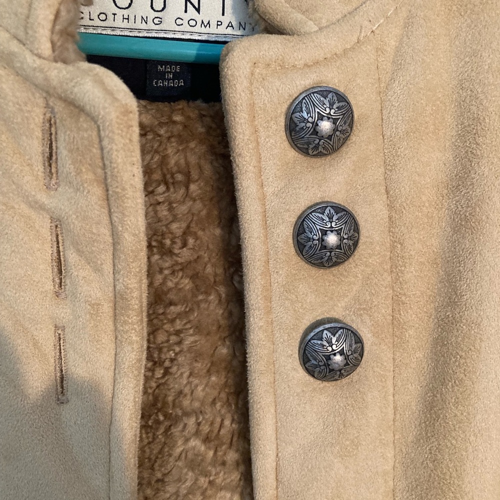 Super cute high quality head turner suede jacket with a nod to military style.
